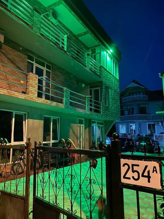 Guest House "Sulo" Kobuleti Ngoại thất bức ảnh